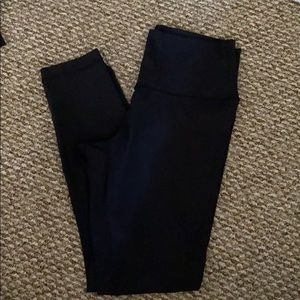 Lululemon wunder under 25”. Size 6.
